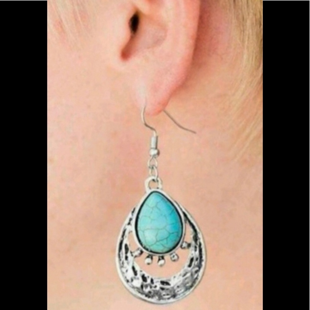 Paparazzi turquoise earrings
